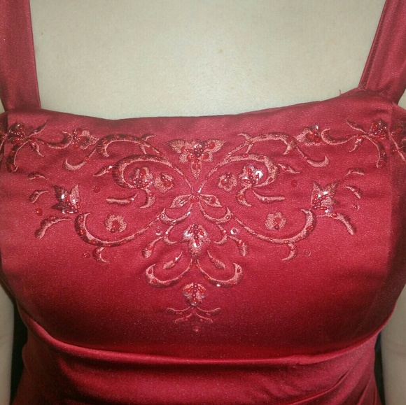 GORGEOUS RED DAVIDS BRIDAL GOWN - Picture 3 of 5